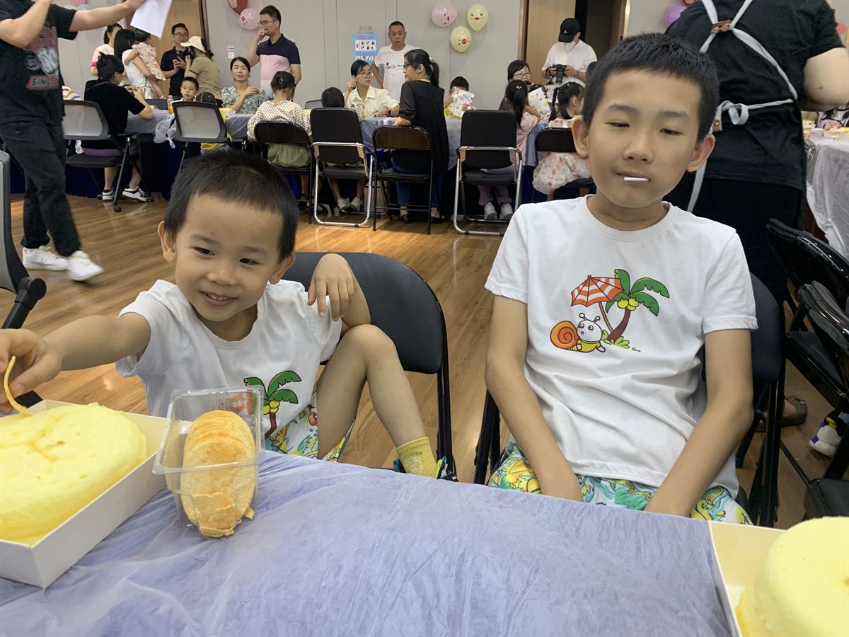 亲子派对吃点心