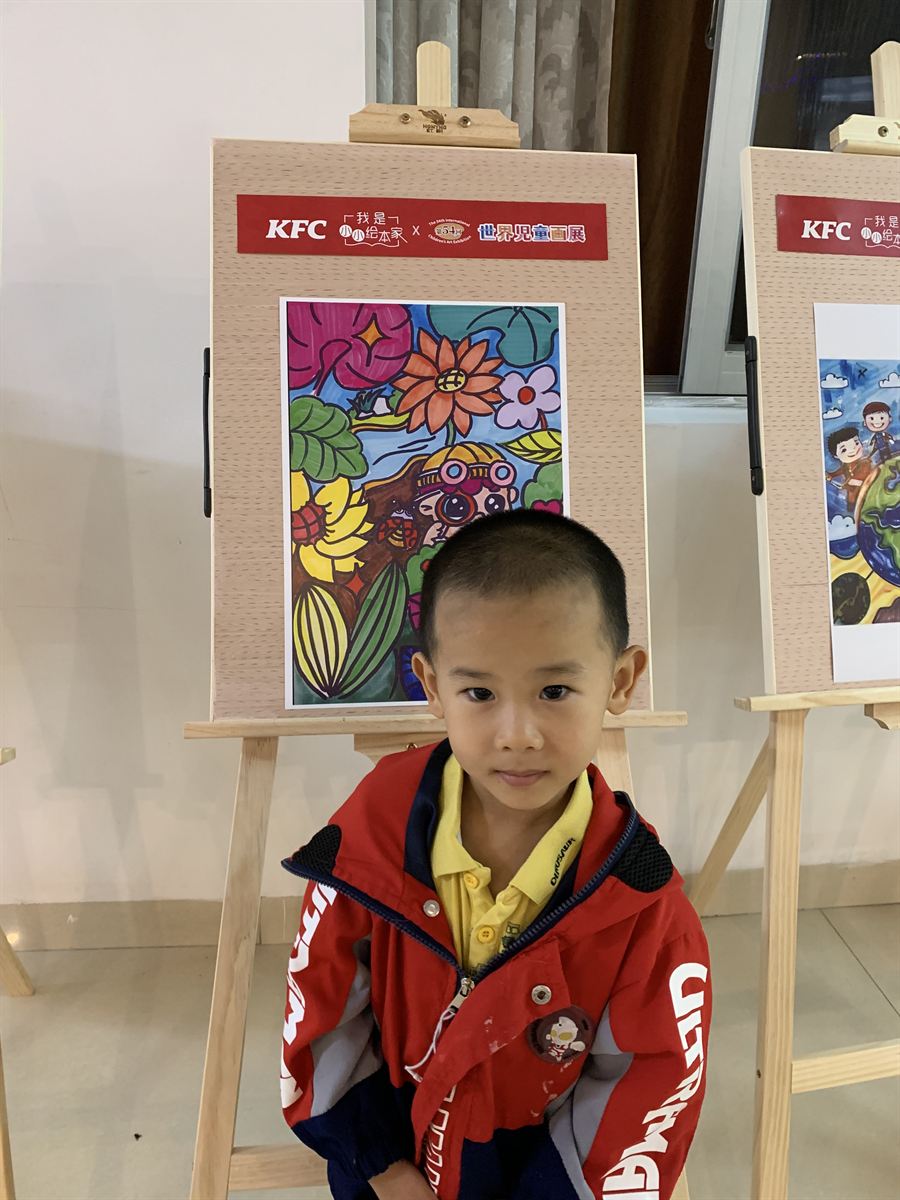 参赛作品前留念