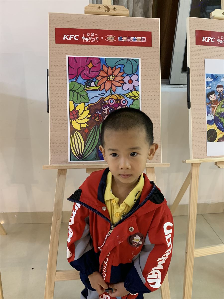 画展驻足留念