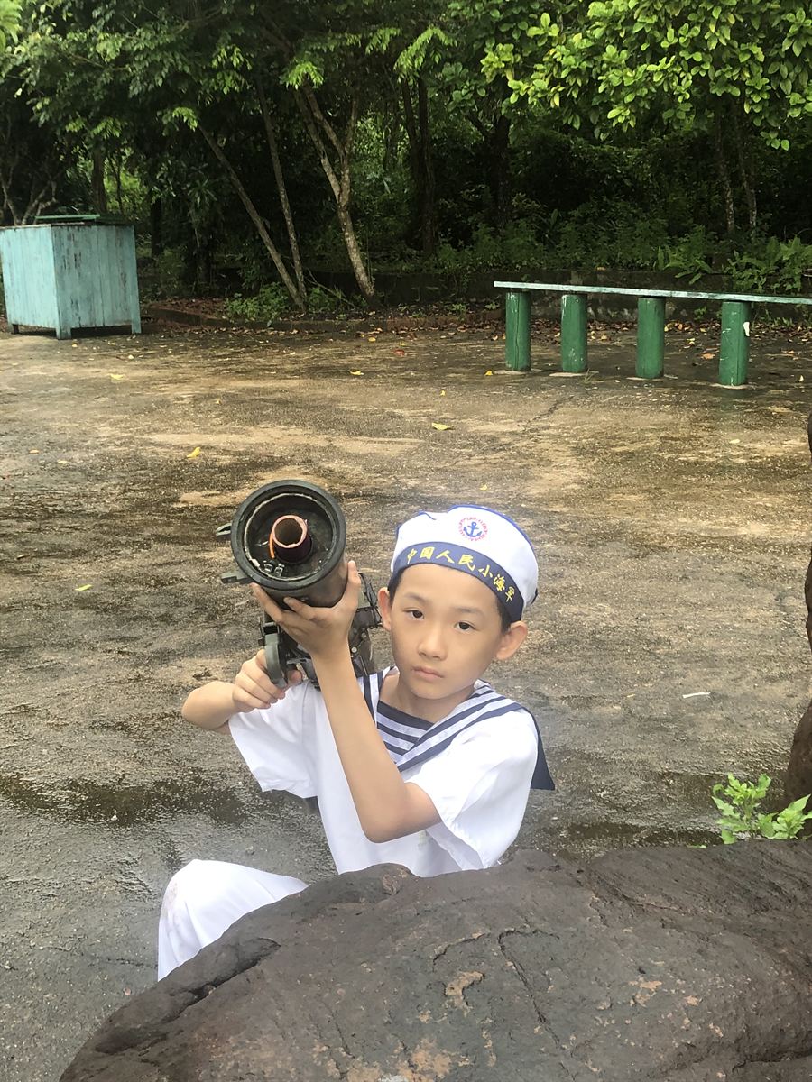 岩石后隐蔽瞄准
