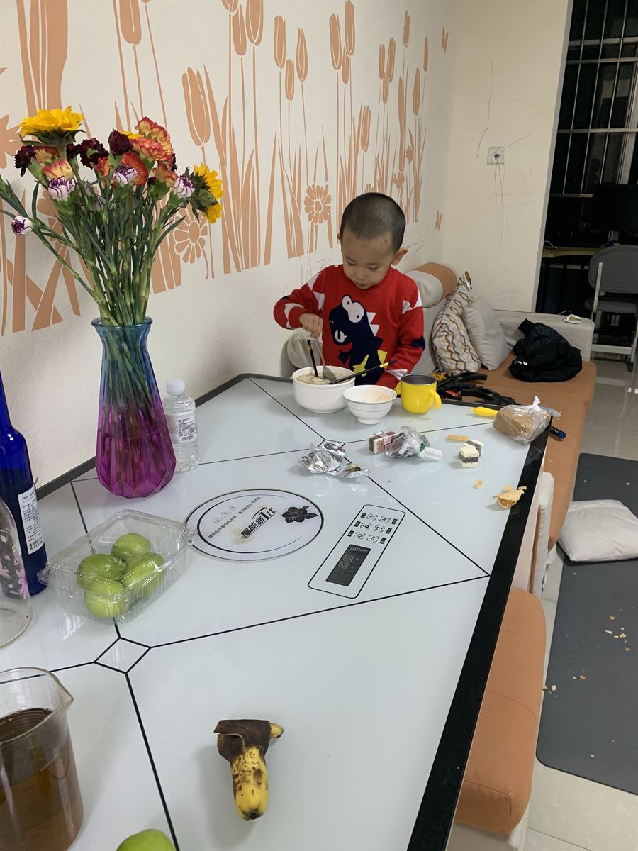 认真舀饭的小食客