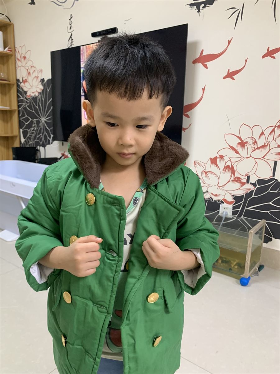 摆弄新外套