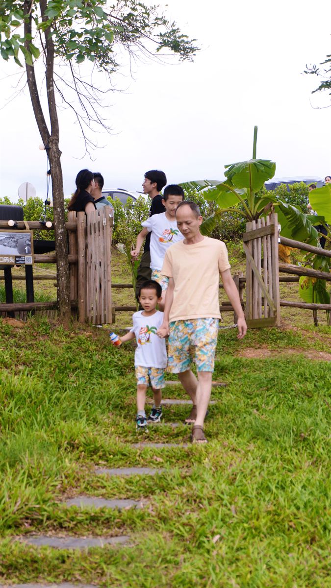 郊野石阶漫步